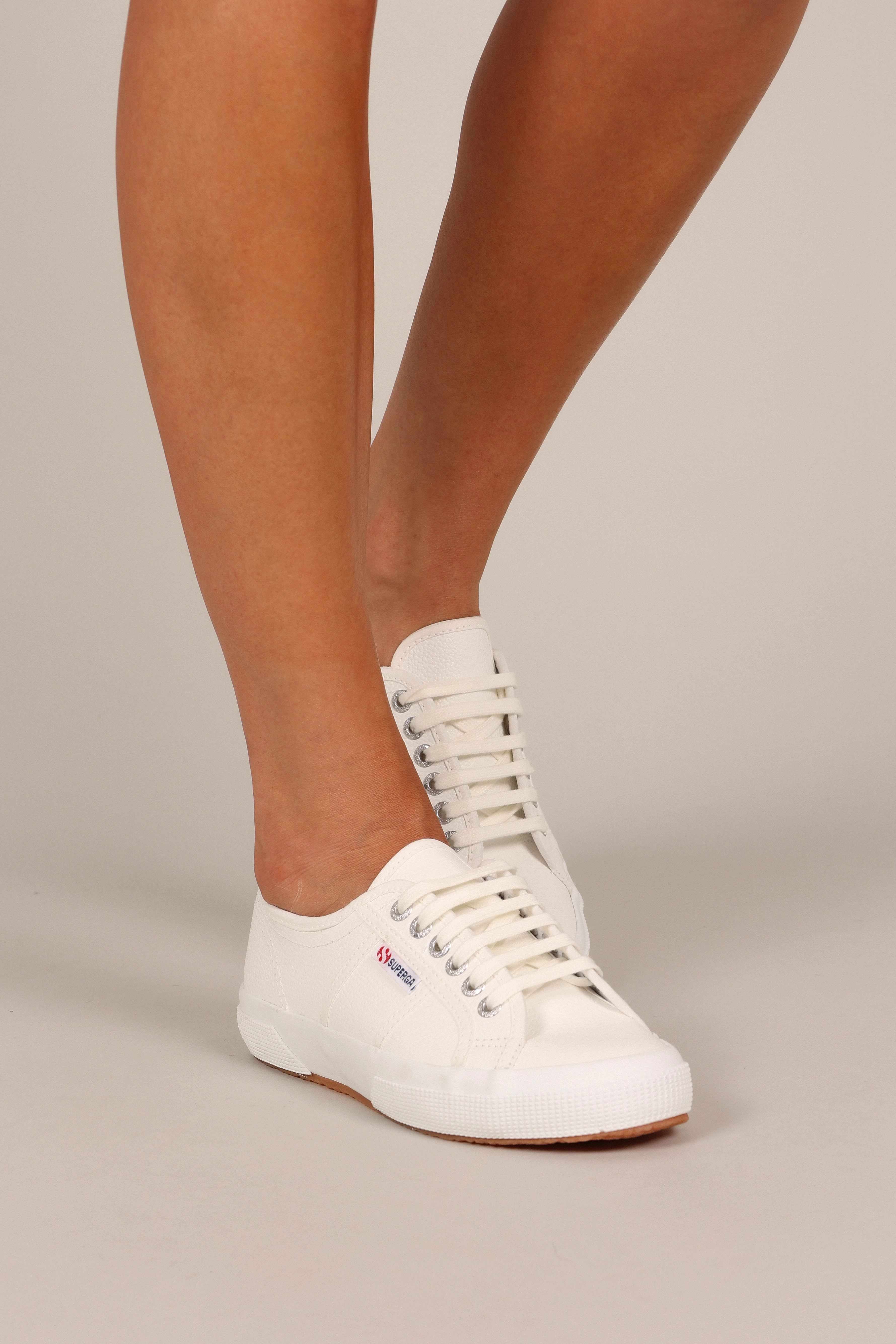 2750 EFGLU - White
