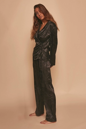 Wolf & Whistle Eden Knot front PJ set